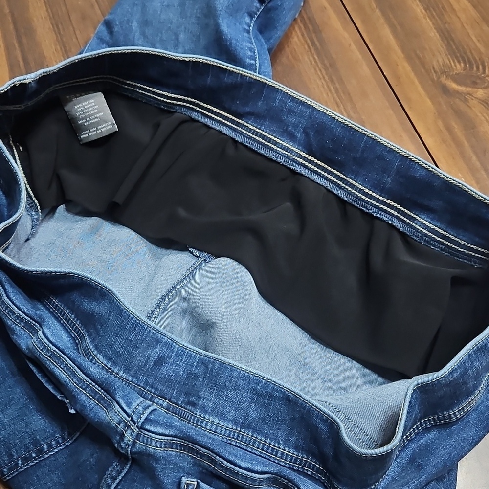 Torrid Jeans - Picture 15 of 15